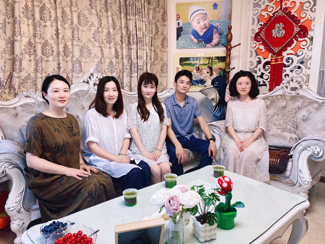 迮晨晨.jpg 迮晨晨.jpg